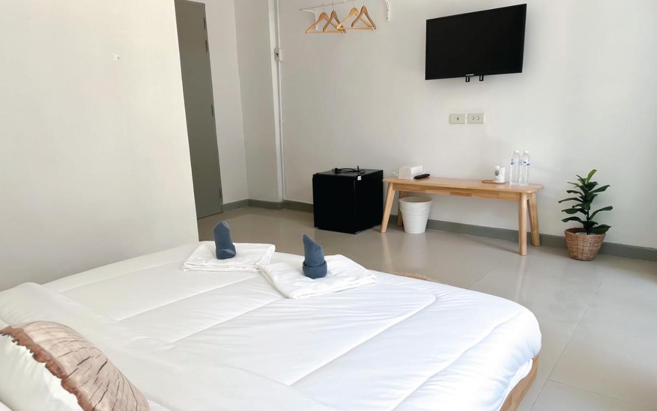 Baobab Hotel Patong Buitenkant foto